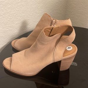 Tan lucky brand wedges